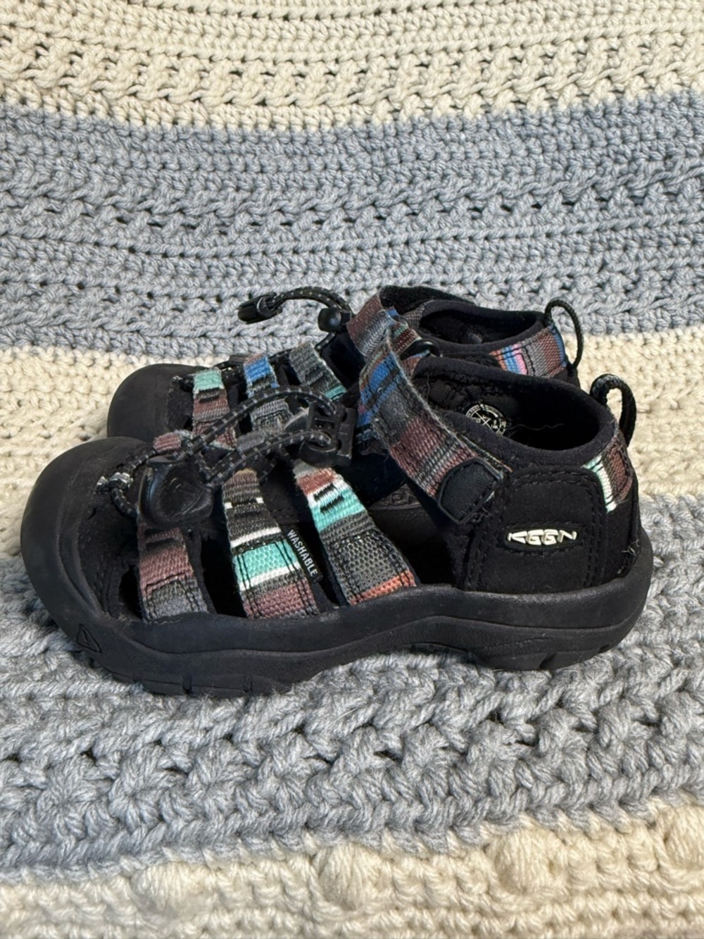 KEEN Youth Sz 10 Newport H2 Sandals Raya Black Colorway Unisex